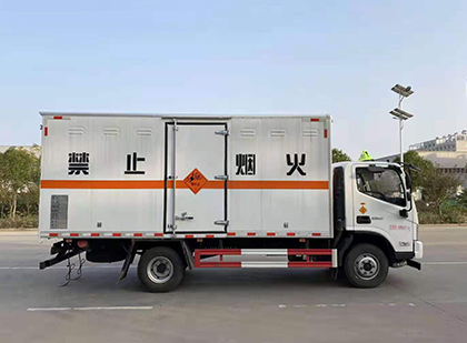 玛沁爆破器材运输车